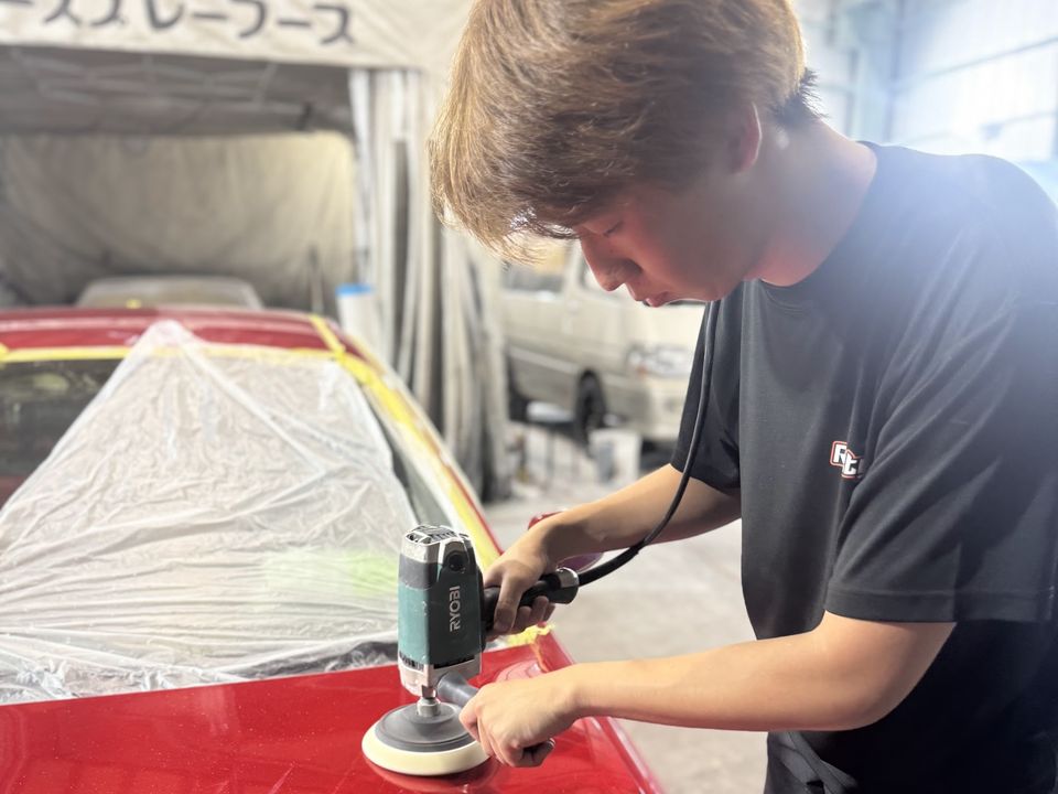 ReStyleスタッフの磨き作業
